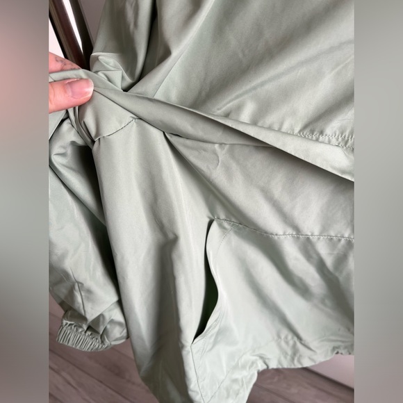 Main Strip Sage Green Windbreaker - 1X - Picture 3 of 11